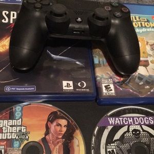 PS4 with 4 video games +Controller.